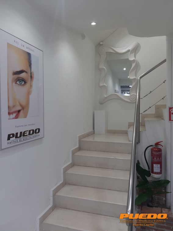 Escaleras de Acceso a la clinica dental laserdental